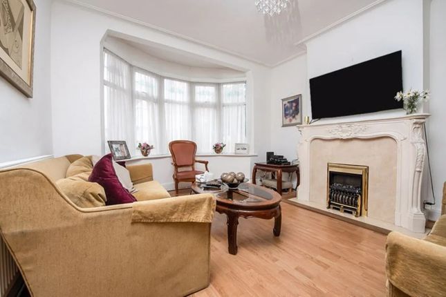 31, Dorchester Avenue, London photo 2