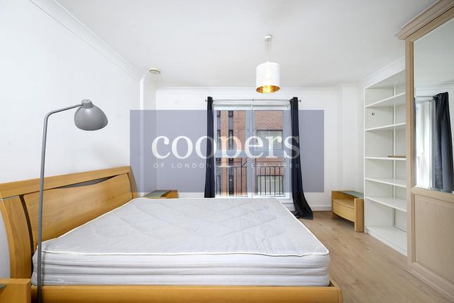 Flat to rent in High Timber Street, London
