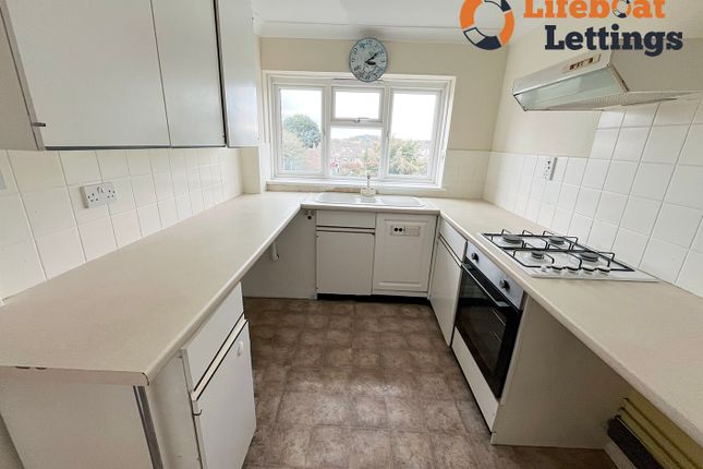 2-bed flat on Cressfield, Ashford, £950/mo