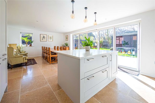 3, Dove House Close, Edlesborough photo 2