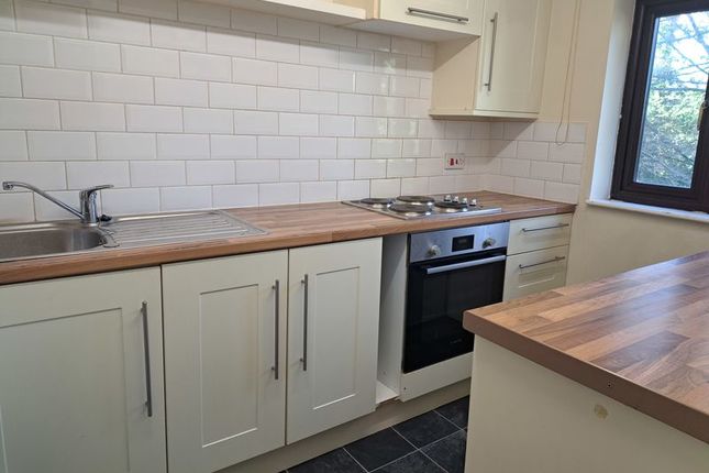 30, Woodland Park, Calne photo 3