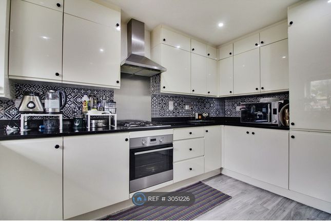 Capa Taro Way, Harrow photo 3