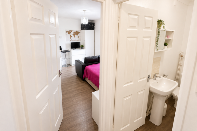 Flat A 1, Albert Road South, Southampton photo 2