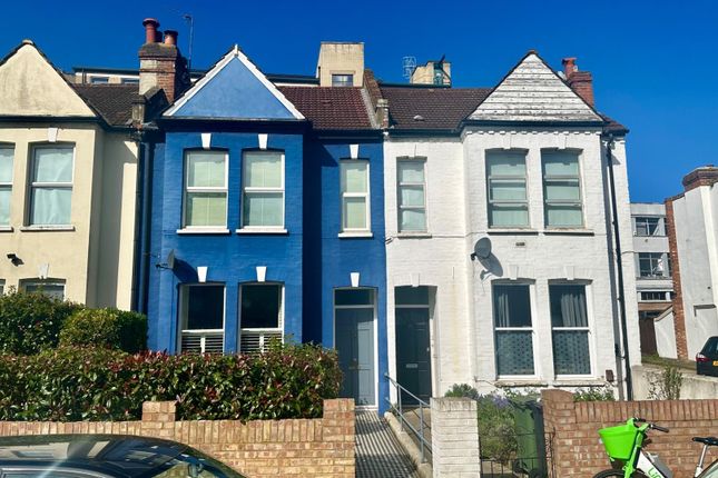 Thumbnail Flat to rent in Martell Road, London