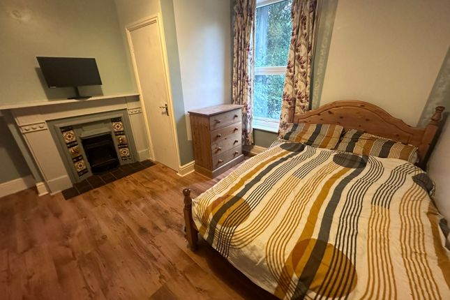 Room 4, 2 London Road, Balderton, Nottingham photo 3