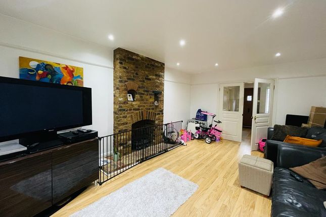 Mountington Park Close, Harrow photo 3