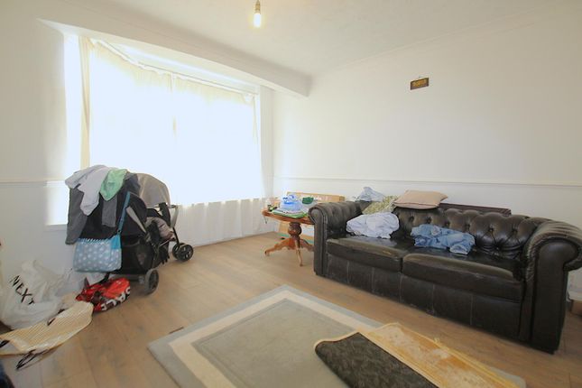 58, Wennington Road, Rainham photo 4