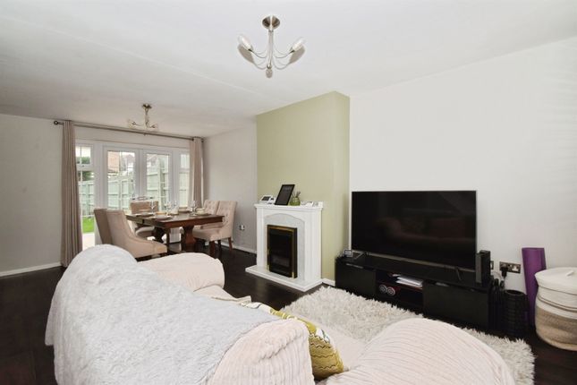 19, Briar Meads, Leicester photo 4