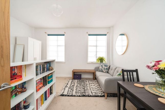 Flat 56, Kings Court, Hamlet Gardens, London photo 2