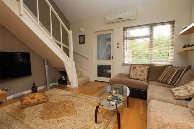 30, Bradfield Close, Surrey photo 4