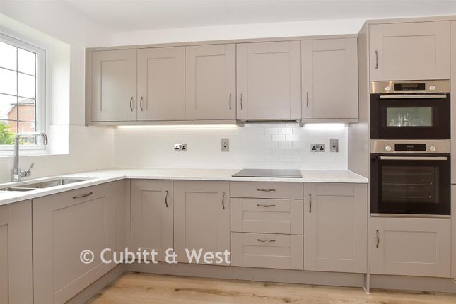 34, Taverner Square, Cranleigh photo 4