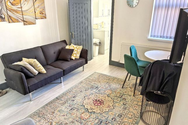 Room 2, 9 Nicholls Street, Stoke-on-Trent photo 4