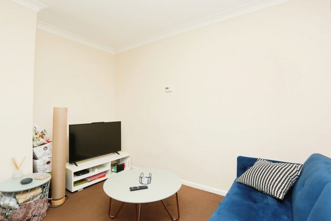 Flat for sale in Baizdon Road, London