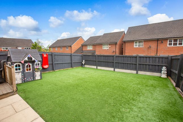 18, Crabtree Road, Oldham photo 4