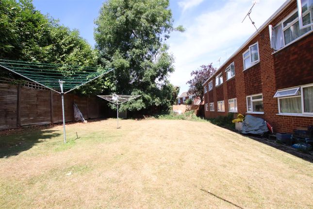 Maisonette for sale in Lower Elmstone Drive, Tilehurst, Reading