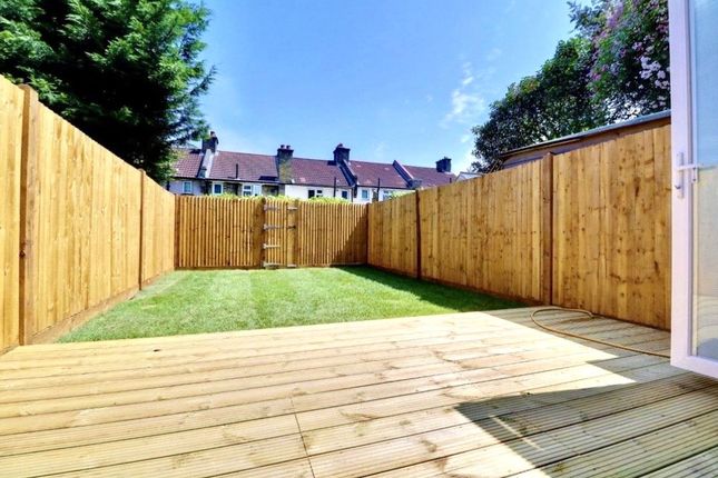 15, Exeter Road, Surrey photo 5