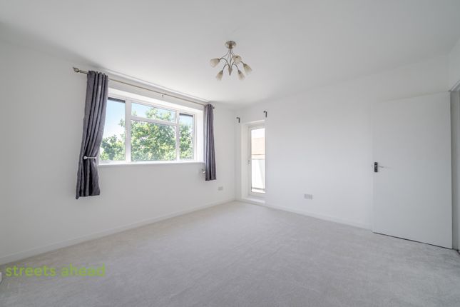 Flat 7 Garraway House,, Kingswood Estate, London photo 4