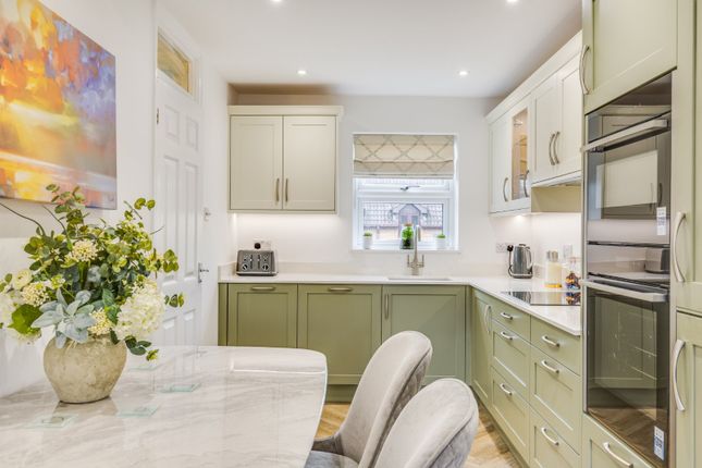 18, Carvers Croft, Woolmer Green photo 3