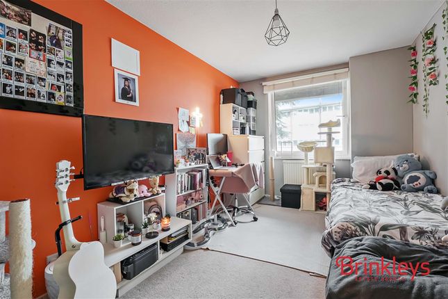 Flat for sale in Stoughton Close, Putney, Putney