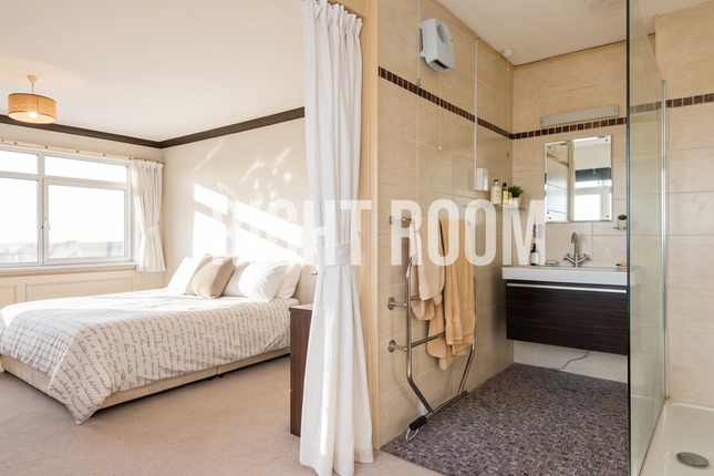Flat 65, Brampton Tower, Southampton photo 4