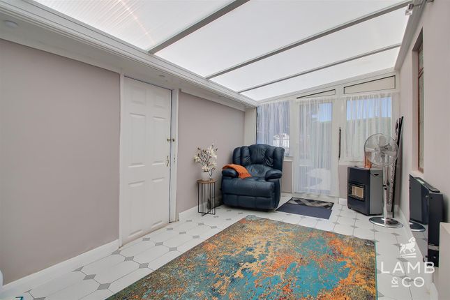 32, Park Way, Clacton-On-Sea photo 4