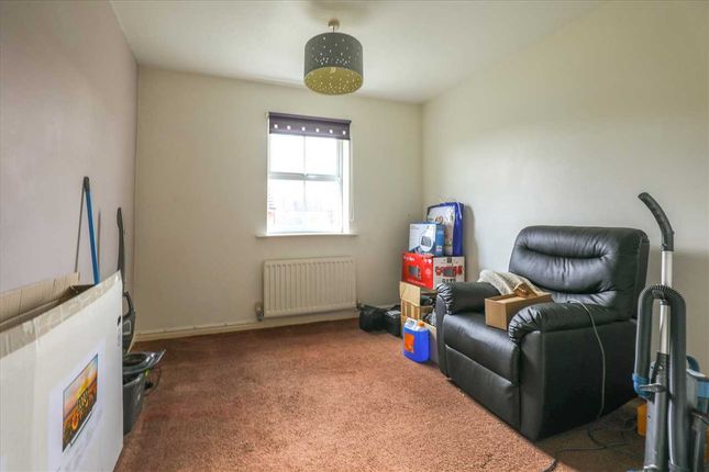 Flat to rent in Burdock Way, Desborough, Kettering