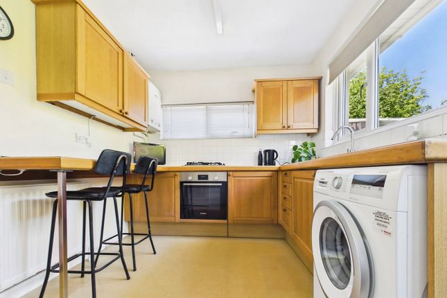 11, Oakwood Way, Southampton photo 4