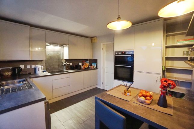 18, Balvenie Way, Milking Bank, Dudley photo 2