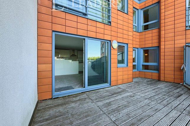 Flat 14, The Crescent,, Gunwharf Quays, Hampshire photo 2