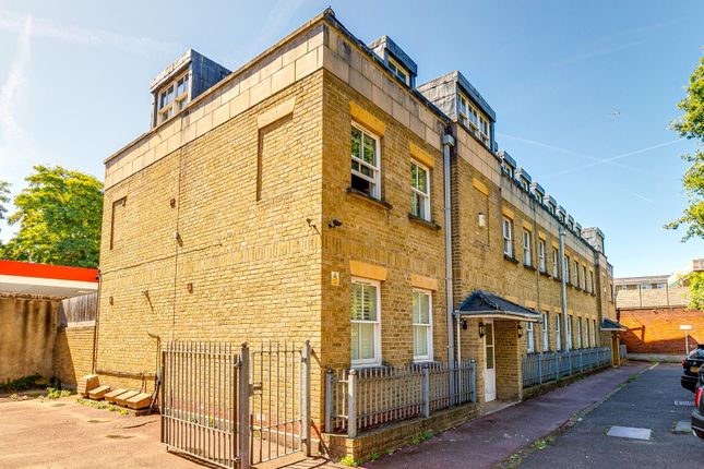 Flat for sale in George Mews, Brixton