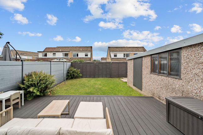 6, Folly Hall Close, Bradford photo 4