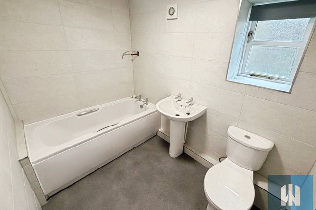 8, Tunnel Street, Huddersfield photo 3