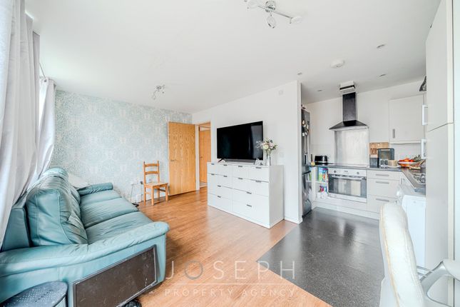 Flat 405, Leven Court, Ipswich photo 2