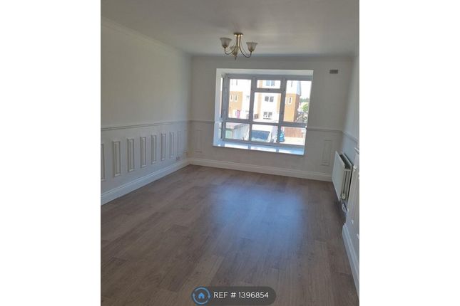 Thumbnail Flat to rent in Ibscott Close, Dagenham