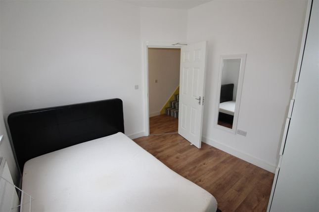 (5 bed), 8, Fitzroy Street, Cardiff photo 4