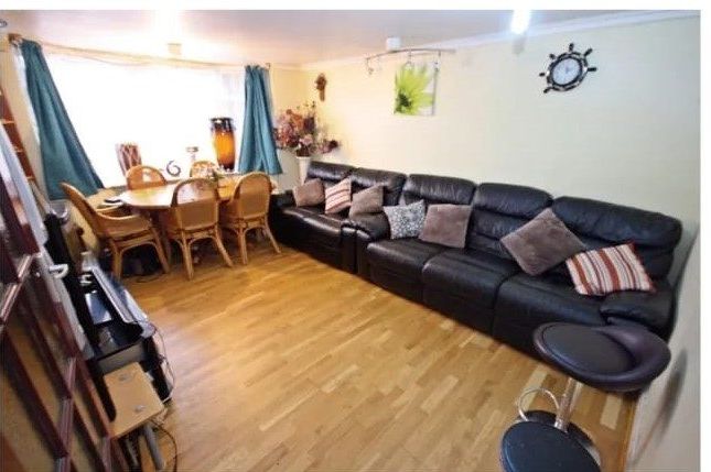 Flat to rent in Eastcote Lane, Northolt
