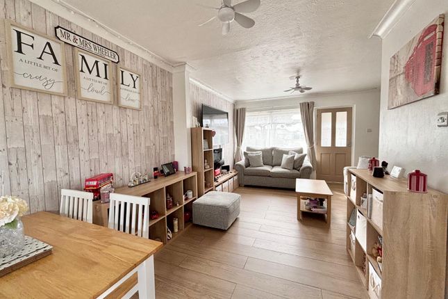 7 Turner Way, Selsey photo 3