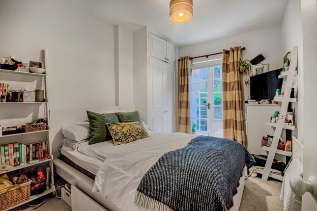Crookham Road, London photo 5