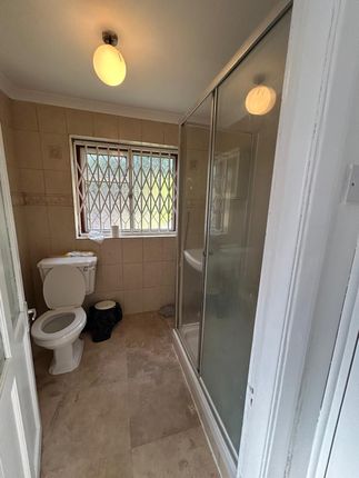 63, Dore Avenue, LONDON photo 5