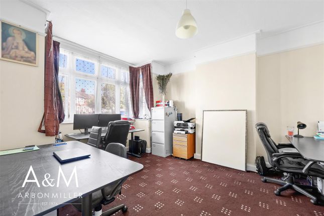 21, Stainforth Road, Newbury Park photo 4