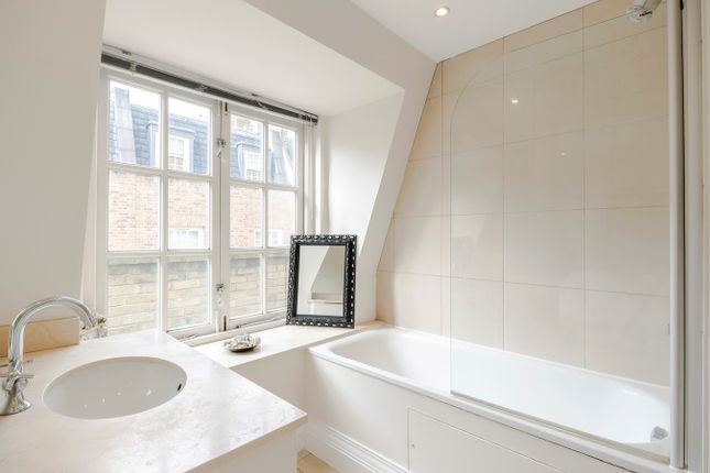 Mews house to rent in Shillibeer Place, Marylebone, London