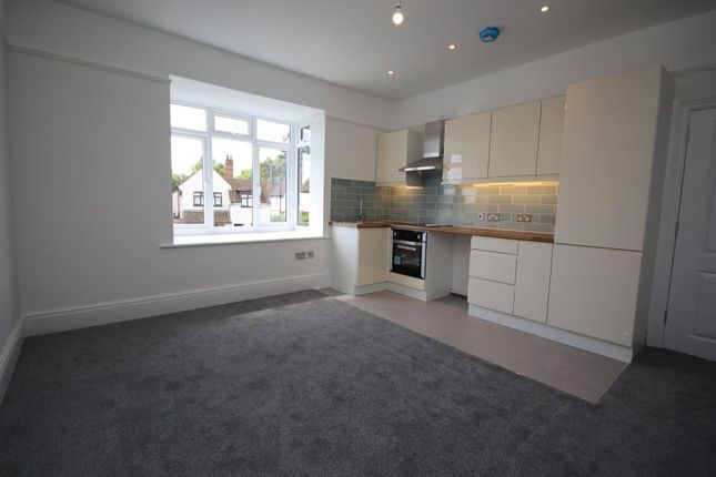 17 Kingsway, Woking photo 3