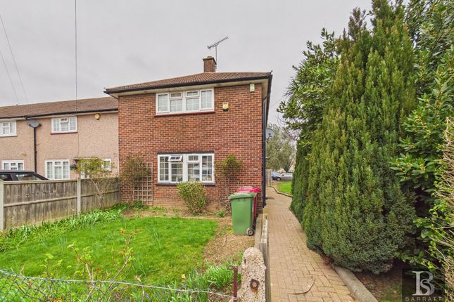 54 Washington Drive, Slough photo 3
