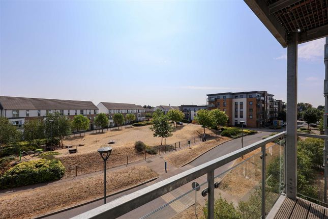 Flat 19 Windsor Court, 1 Pennyroyal Drive, West Drayton photo 4