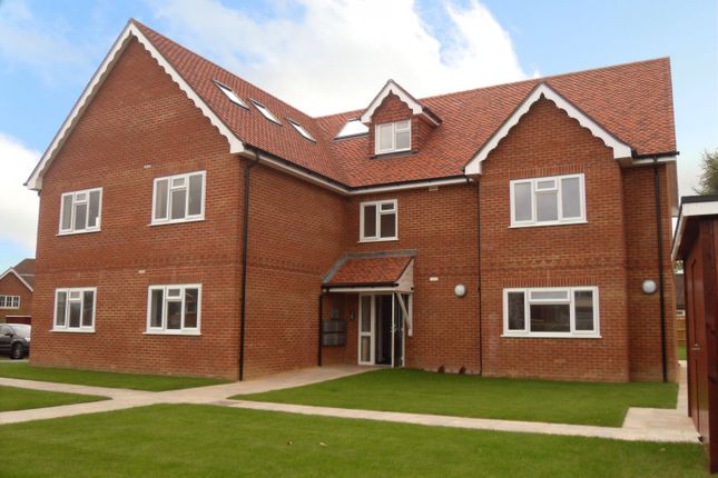 Thumbnail Flat to rent in Elm Road, Earley, Reading, Berkshire