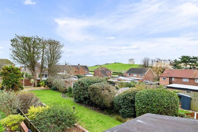 12, White Cliff Way, Folkestone photo 4