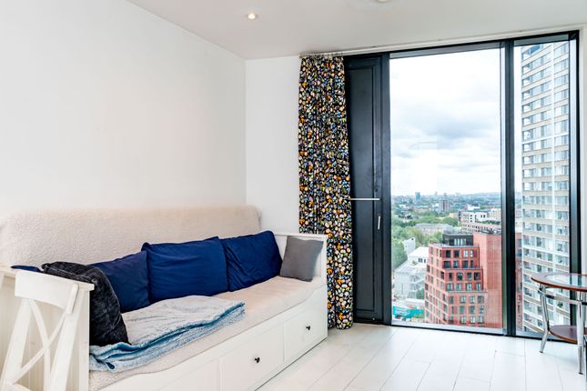 Apartment 1504, London photo 4