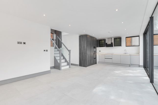 3 bed detached house for sale in Porch Way, Whetstone, London N20