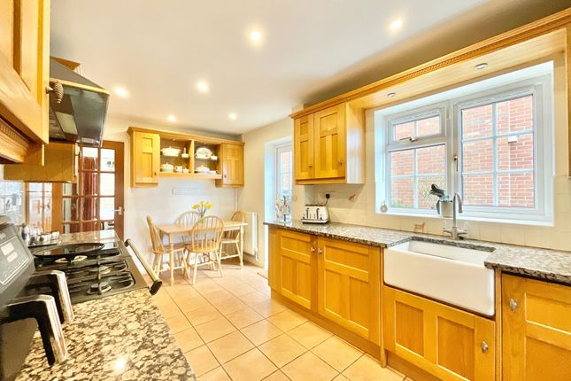 12 Wymondley Grove, Stoke-On-Trent photo 3