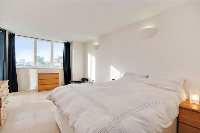 Apartment 5, Bridgegate House, 116-118, Borough High Street, London photo 4
